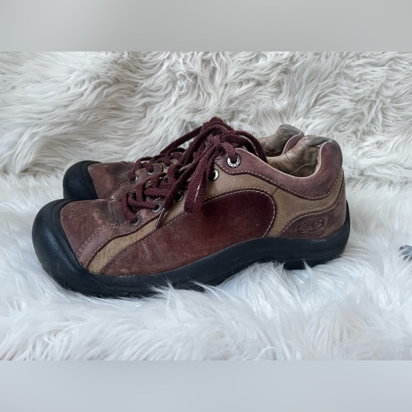 Keen Shoes - Original Keen Bronx or Briggs hiking walking shoe